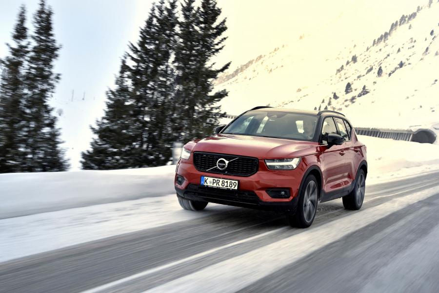  Volvo XC40 D4 R-Design 2017 года  (WW) (фото 26 из 44)